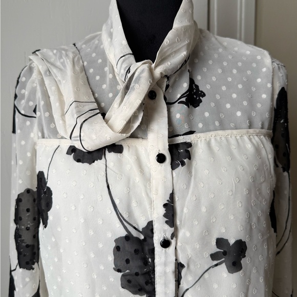 Monteau Black and White Floral Blouse - Picture 4 of 11